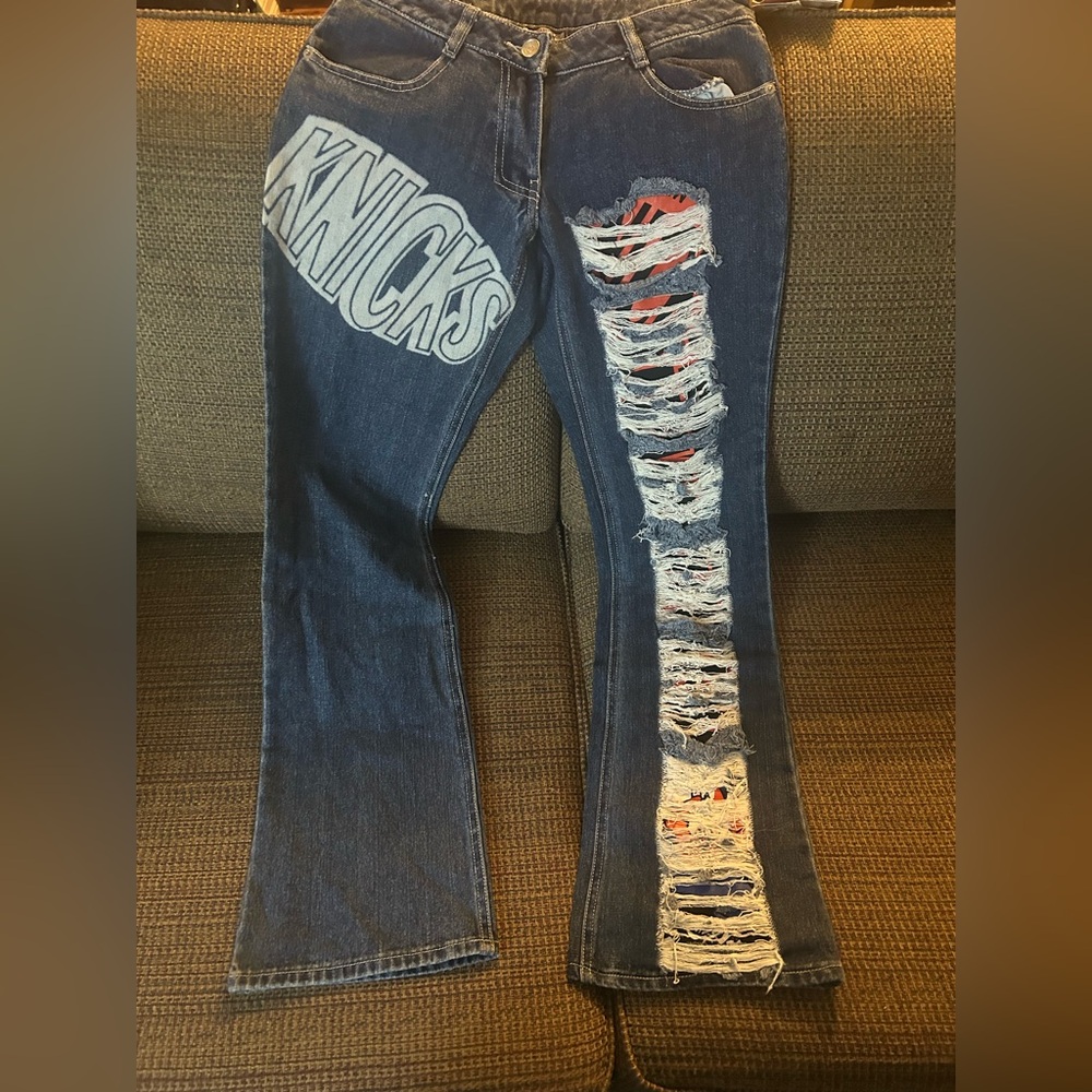 NWT Size 5 New York Knicks Distressed Jeans.